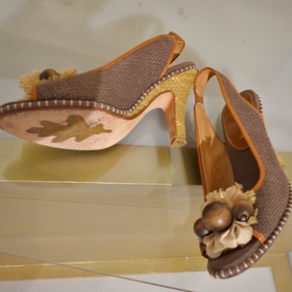 Vintage 90's Straw w Wood/Leather Fleur Toe Heels - Picture 3 of 8